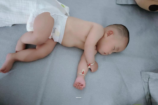 广西宝宝偏头怎么纠正